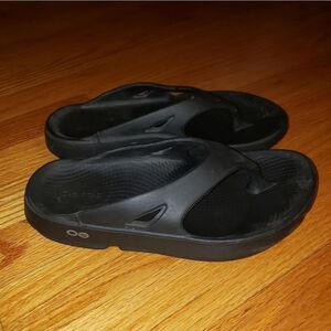 Oofos Black Rubber Sandals